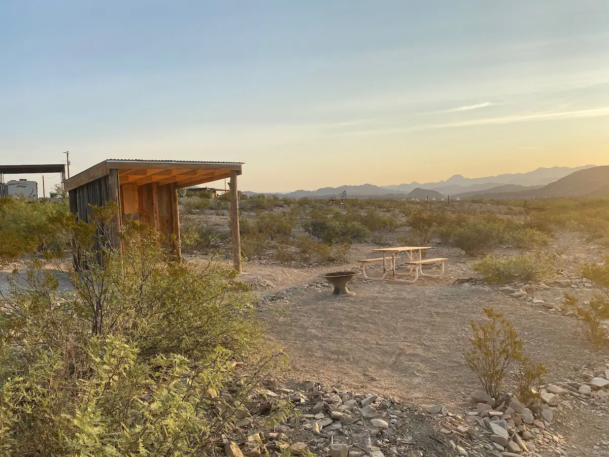 27b141f9-15f0-43f7-ba45-275e5678c156 A hut in the middle of nowhere with a picnic table.